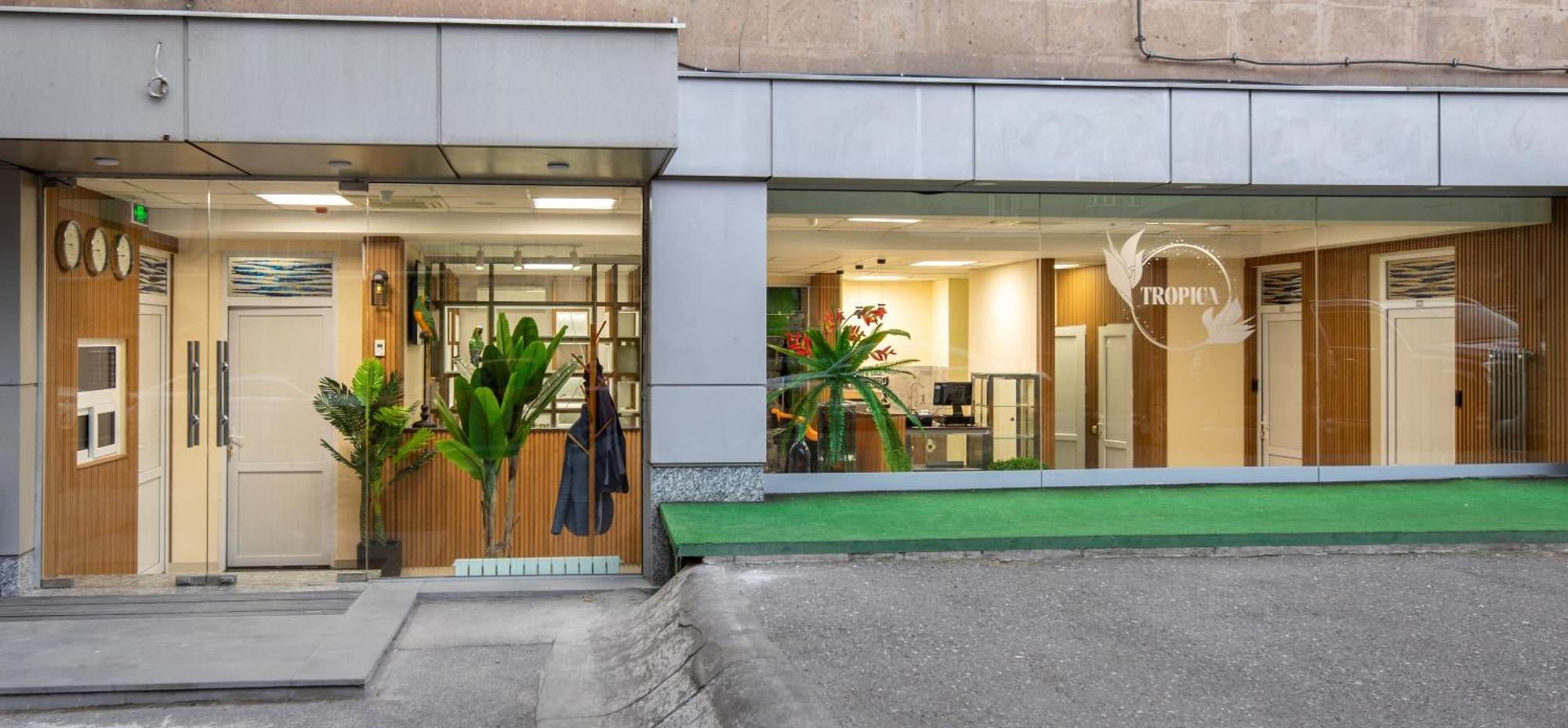 Tropica Inn Hostel Jerevan Buitenkant foto